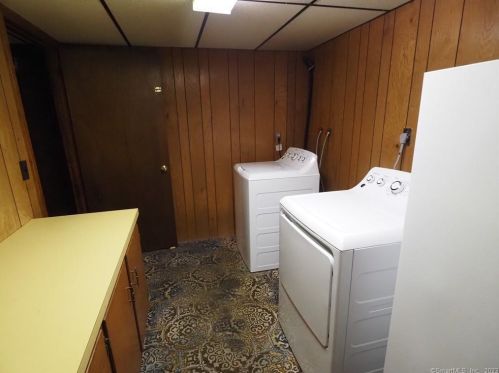 96 Strawberry Ln, Manchester CT  06040-6932 exterior