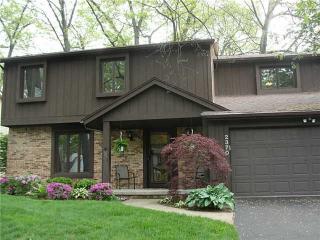 2370 Notting Hill Rd, Toledo, OH 43617-1348