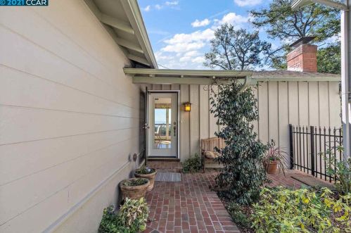 39 Camelford Pl, Oakland, CA 94611-2535