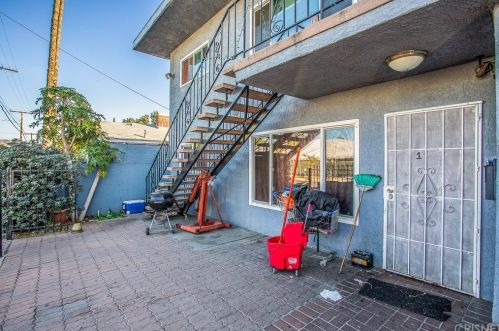 7463 Troost Ave, North Hollywood, CA 91605-3304