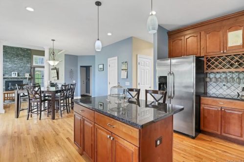 6 Austin Way, Marlborough NY  12542-5539 exterior