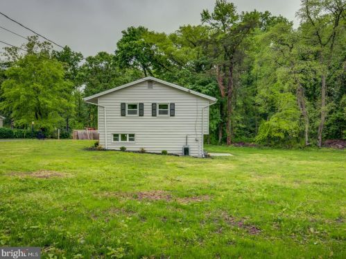 8813 Lagrange St, Lorton VA 22079-1643 exterior