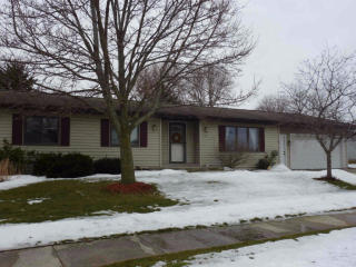 523 Root Ave, Hartford, WI 53027-1757
