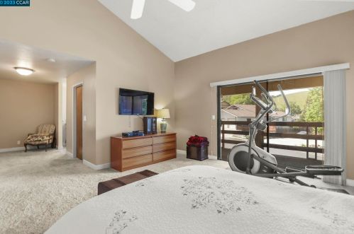 5525 Merritt Dr, Concord CA 94521-4708 exterior