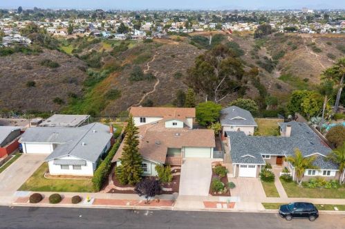 4223 Quapaw Ave, San Diego CA 92117-4525 exterior