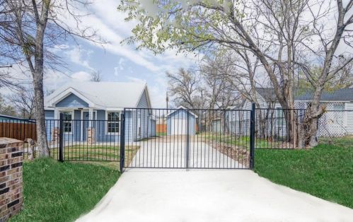 2403 Warwick Ave, Fort Worth TX  76106-7557 exterior