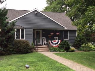 615 Witches Rock Rd, Bristol, CT 06010-7156