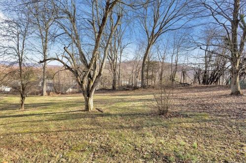 22 Concord Rd, Fishkill NY 12524-1403 exterior