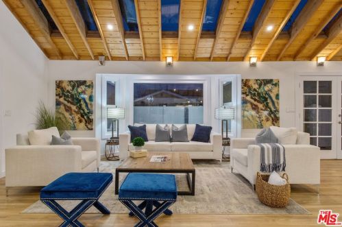 4951 Cedros Ave, Van Nuys CA  91403-1637 exterior