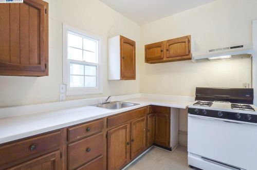 478 36 St, Oakland CA 94609-2327 exterior