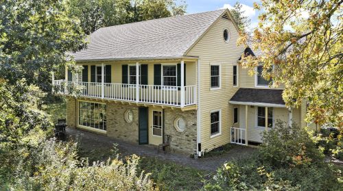 8365 Pelican Ln, Milwaukee, WI 53217-2060