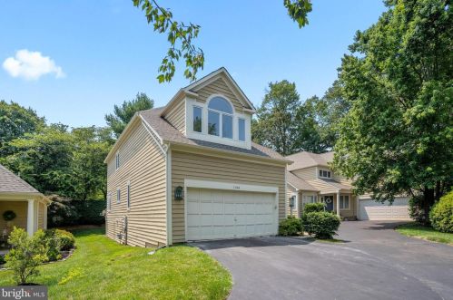 1306 Pavilion Club Way, Herndon VA  20194-1338 exterior