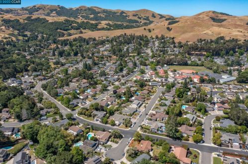 1 Carousel Ct, San Ramon CA  94583-1707 exterior