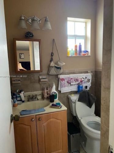 874 70th Pl, Hialeah FL  33014-5220 exterior