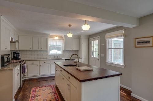 143 Highland St, Hamilton, MA 01982-1768