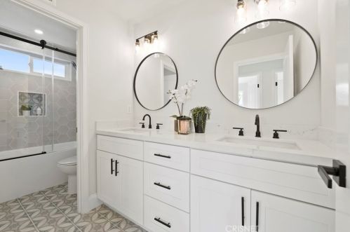 24370 Mornington Dr, Santa Clarita CA  91355-2037 exterior