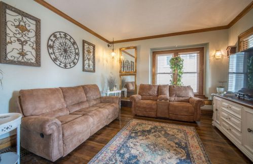 420 9th Ave, West Bend, WI 53090-2402