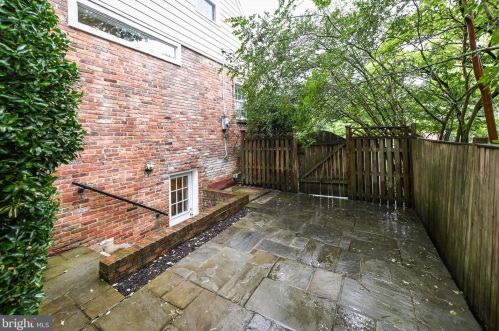 3027 Crane Dr, Falls Church VA  22042-3004 exterior