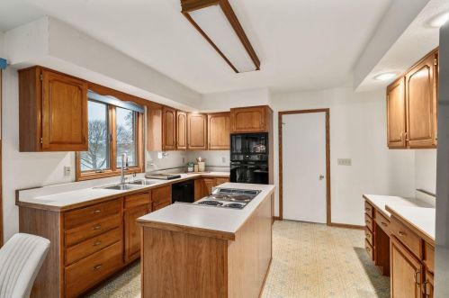 2375 Chickasaw Dr, London OH  43140-9014 exterior