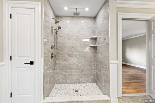 37 Tara Ln, Montville Township NJ  07045-9699 exterior