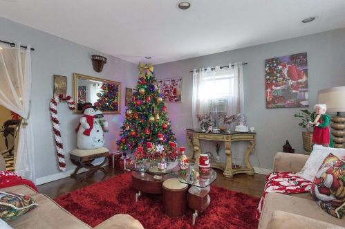 1000 Washington Ave, Westbury NY  11590-5502 exterior