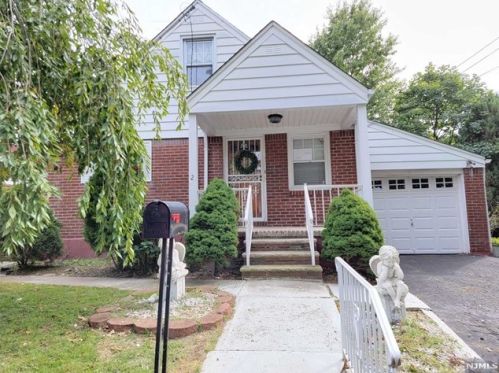 2 Stone Ave, Elmwood Park, NJ 07407-1151