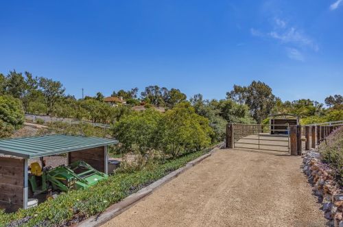 3637 Dove Holw Rd, Encinitas CA 92024-7248 exterior
