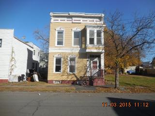 25 117th St, Troy, NY 12182-2413