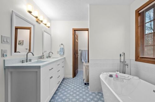 130 Maplevue Dr, Beaver Falls PA  15010-1475 exterior