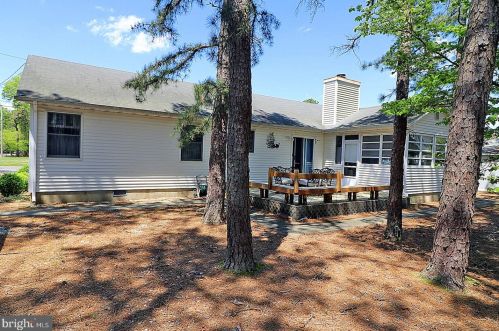 1555 Dee Rd, Lacey NJ  08731-3411 exterior