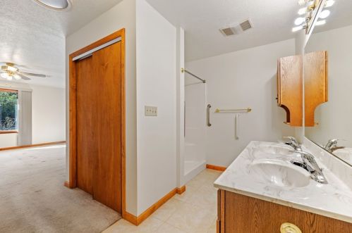 17 Brookside Dr, Mc Donald PA  15057-4401 exterior