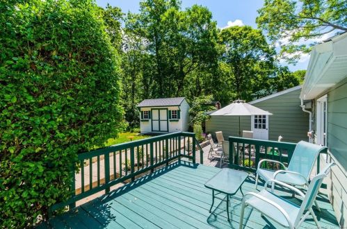 10 Lee Dr, Lyme CT  06371-2111 exterior