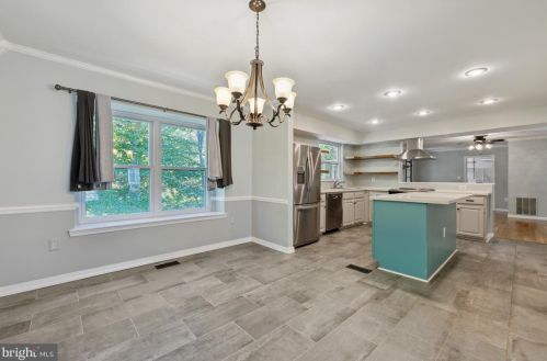 11831 Parliament Dr, Woodbridge VA  22192-1006 exterior