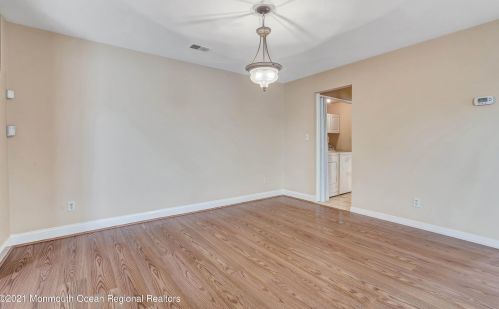 13 Jennings Ct, East Freehold NJ  07728-4320 exterior