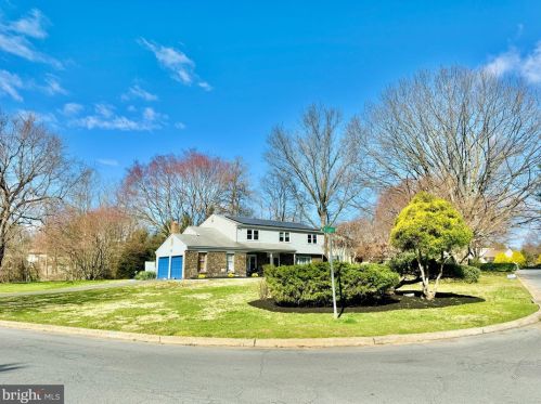 2 Elizabeth Ln, Southampton PA  18954-1011 exterior