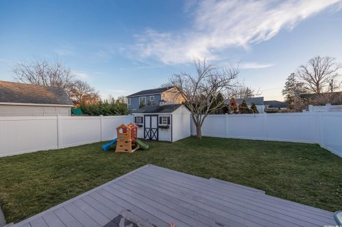 2532 Washington Blvd, North Bellmore NY  11710-2643 exterior