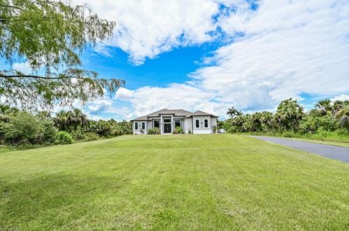 292 39th Ave, Naples, FL 34120-3380