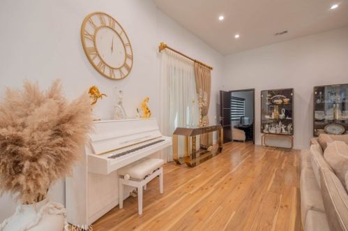 3411 Chevy Chase Dr, Glendale CA  91206-1418 exterior