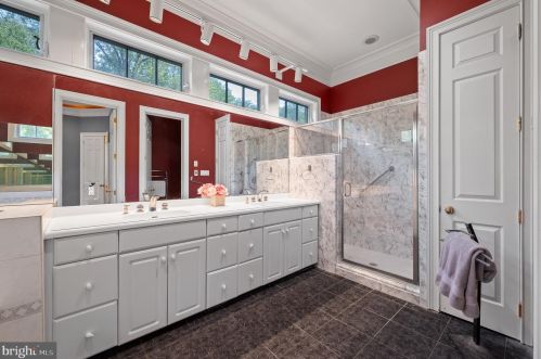 100 Deer Vly Ln, Wilmington DE  19807-1912 exterior