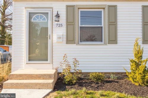 725 2nd Ave, Prospect Park, PA 19076-1704