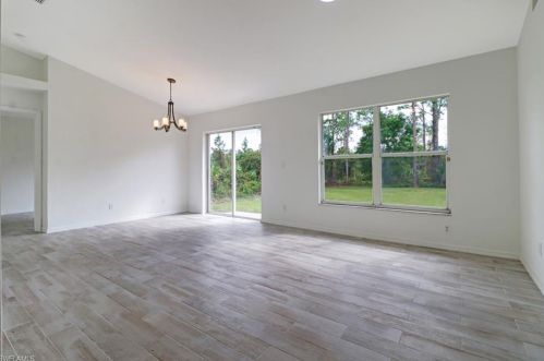 2840 24th Ave, Naples, FL 34120-3523