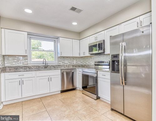 9001 Mulvaney Ct, Springfield VA  22152-2135 exterior