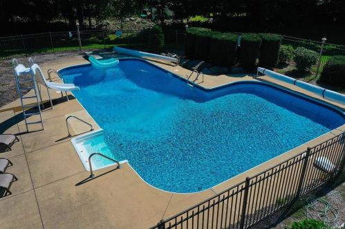 8 Menayas Ct, Washingtonville NY  10992-2032 exterior