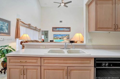 920 203rd Ave, Hollywood FL  33029-3439 exterior