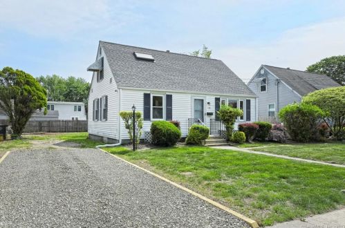 138 Meadowside Rd, Milford, CT 06460-4523