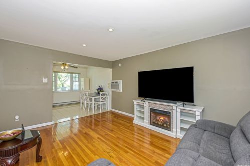 15 29th St, Wheatley Heights NY  11798-3713 exterior