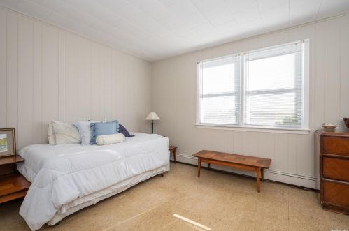 3 Lynn Pl, Bethpage NY  11714-4307 exterior