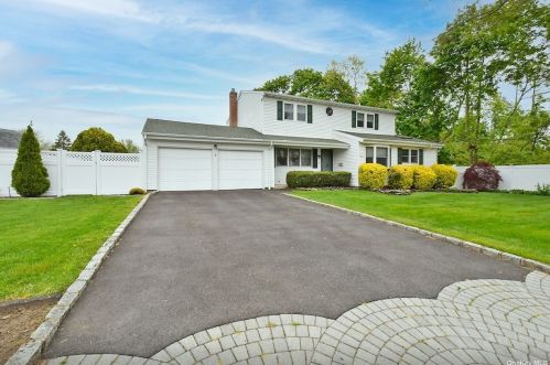 15 Squire Ave, Elwood, NY 11731-2513