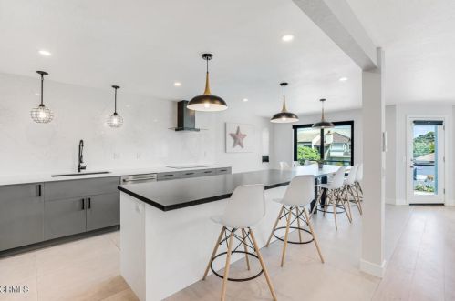 3713 Sunset Ln, Oxnard CA  93035-4133 exterior