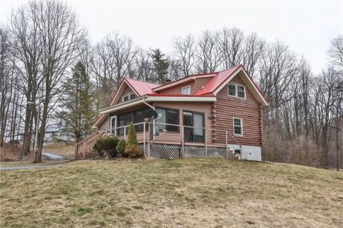 696 Smith Rd, Clyde, NY 14433-9421